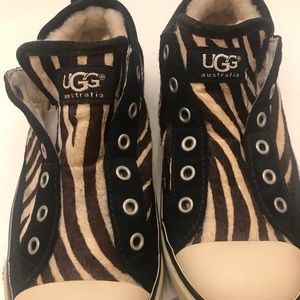 UGG fur lined size 6 slip on shoes